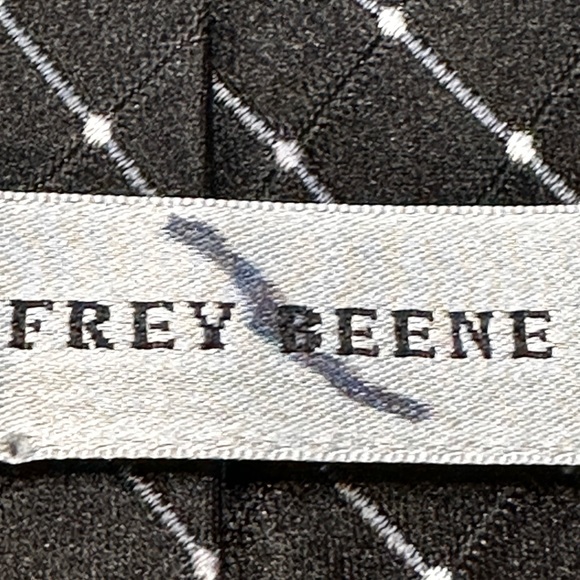 Geoffrey Beene Silk Tie 56 1/4 x 3 3/4” Black with Dots - Picture 8 of 11
